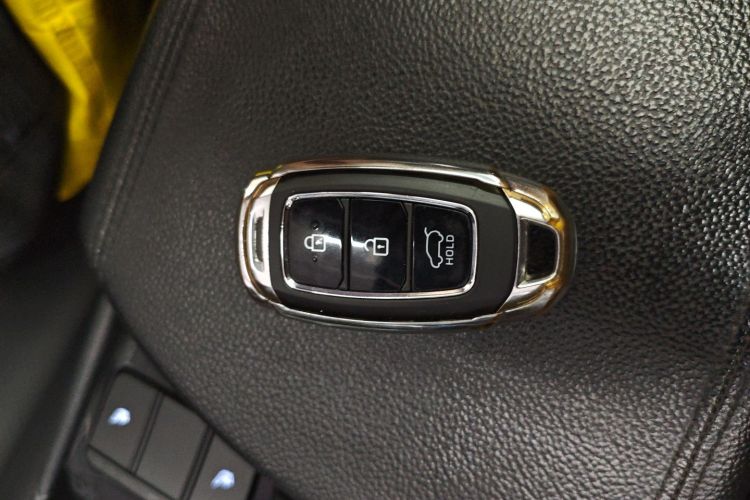 Hyundai Santa Fe 2019 car image #9