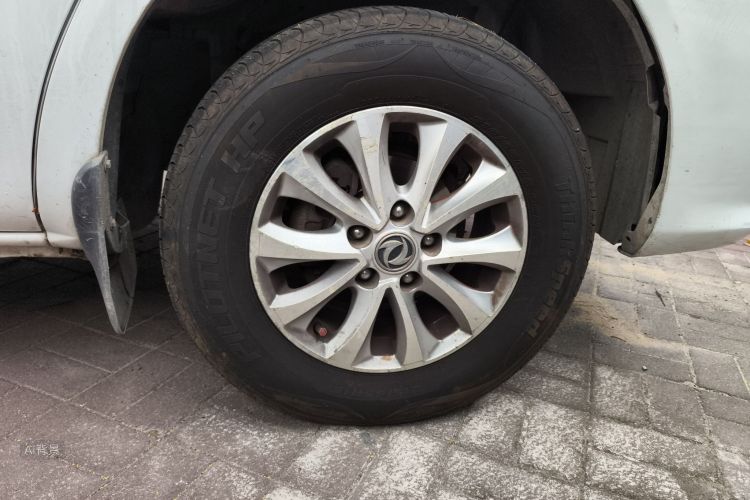 Forthing Lingzhi 2017 car image #9