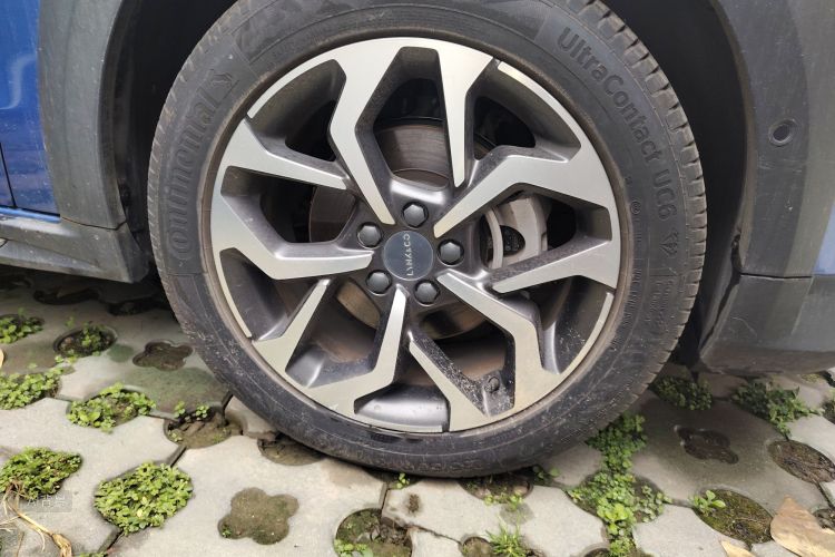 Lynk & Co 02 2018 #9 Lynk & Co 02 2018 car image #9