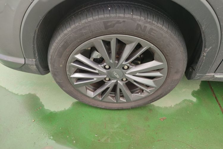 哪吒汽车 哪吒V 2023 汽车图片 #9