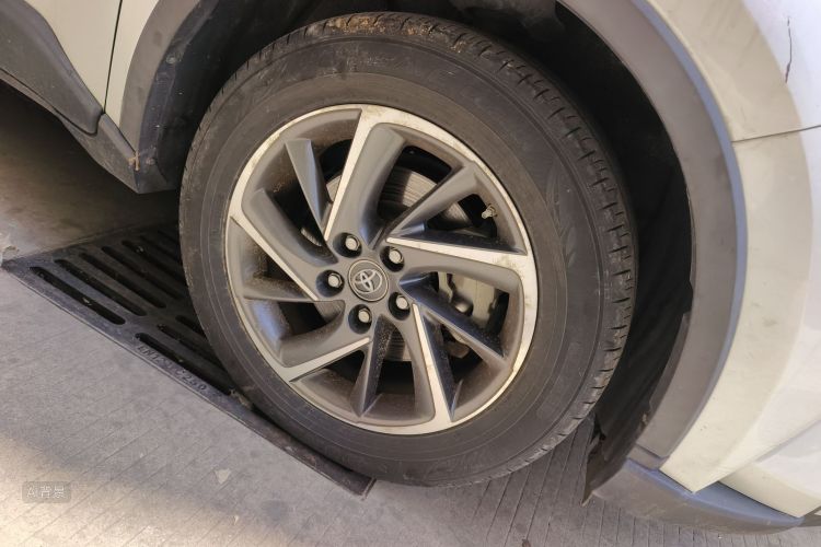 Toyota C-HR 2021 car image #9