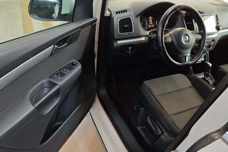 Volkswagen Sharan 2014 car image #9