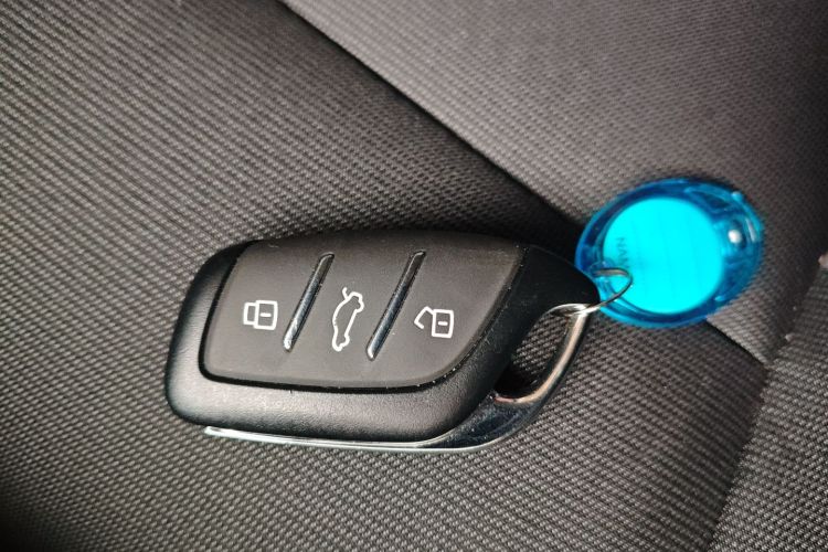 5 2025 car image #9