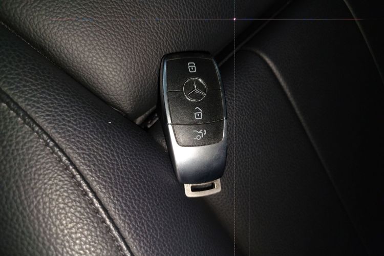 Mercedes-Benz GLB Class 2020 car image #9