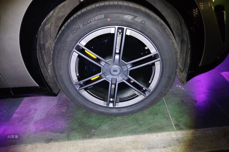 MI YU7 2025 imagen de coche #9