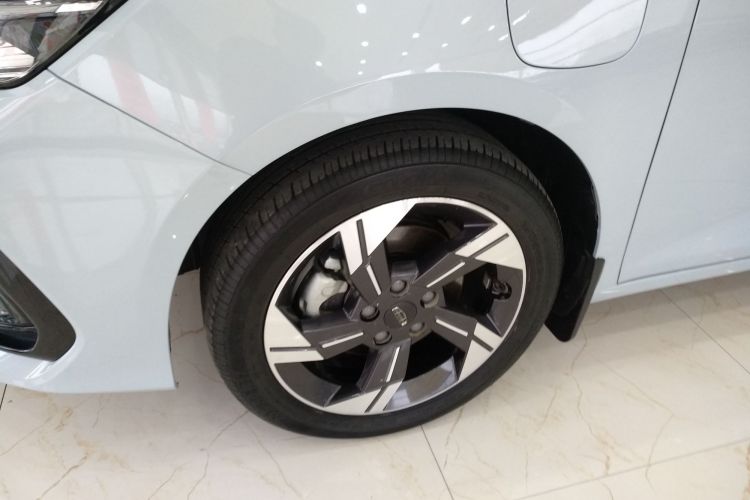 GEELY Emgrand L HiP 2023 صورة سيارة #9