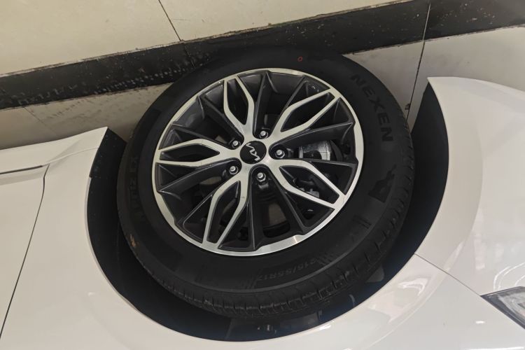 Kia K5 2025 car image #9