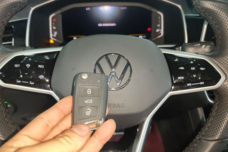 Volkswagen Tiguan X 2023 immagine di auto #9