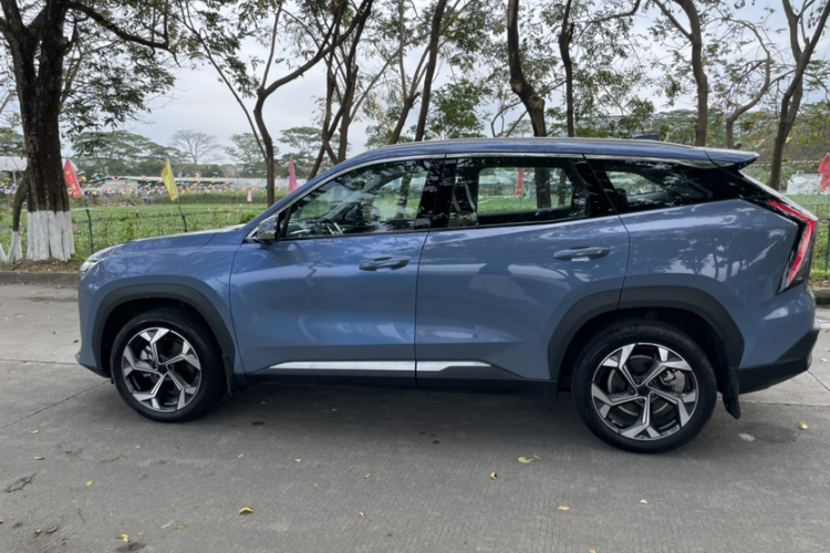 GEELY Boyue L 2024 car image #9