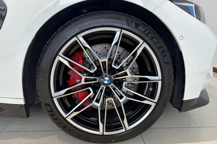 宝马 宝马M4 2025 #9 宝马 宝马M4 2025 汽车图片 #9