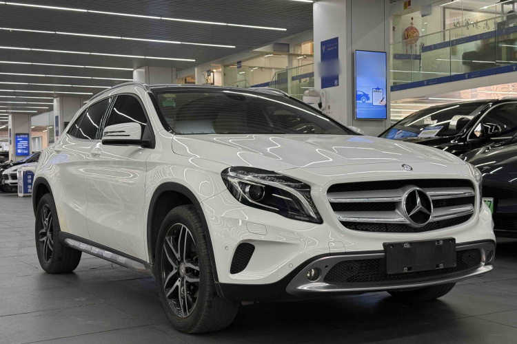 Mercedes-Benz GLA Class 2015 immagine di auto #9