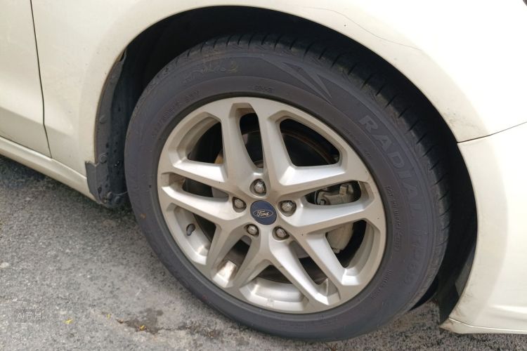 Ford Mondeo 2015 car image #9