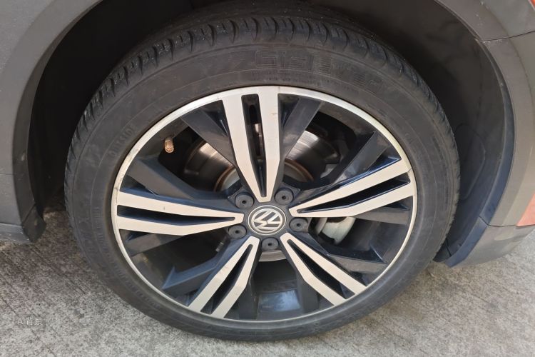 Volkswagen Touran 2020 car image #9