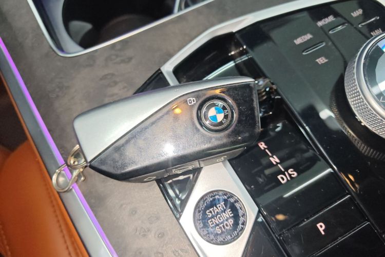 BMW X7 2024 صورة سيارة #9