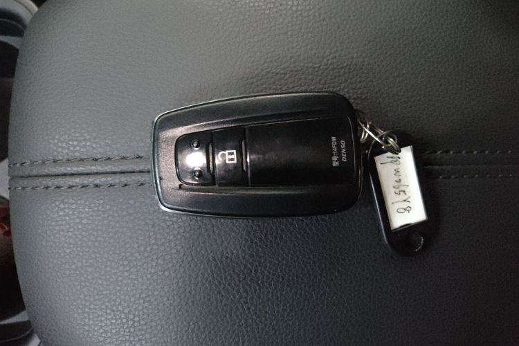 Toyota RAV4 2024 car image #9