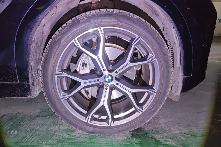 BMW X6 2024 car image #9