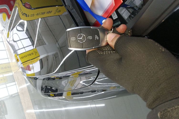 Mercedes-Benz GLB Class 2023 car image #9