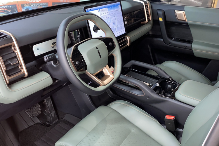 2025 car image #9