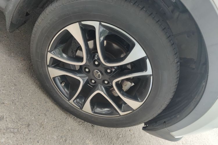 Soueast DX7 2017 car image #9