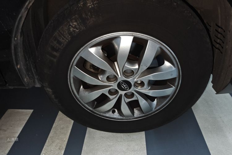 JAC 2023 car image #9