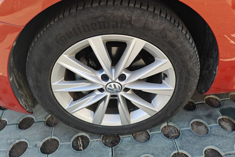 Volkswagen Beetle 2019 car image #9