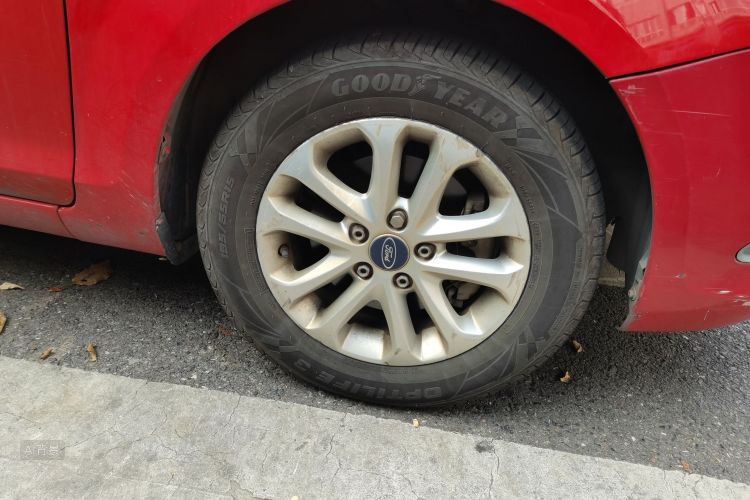 Ford Focus 2014 car image #9