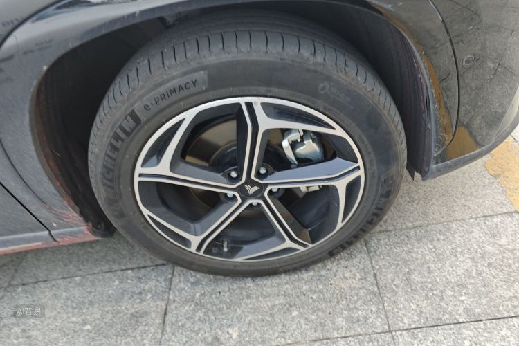 哪吒汽车 哪吒L 2024 汽车图片 #9