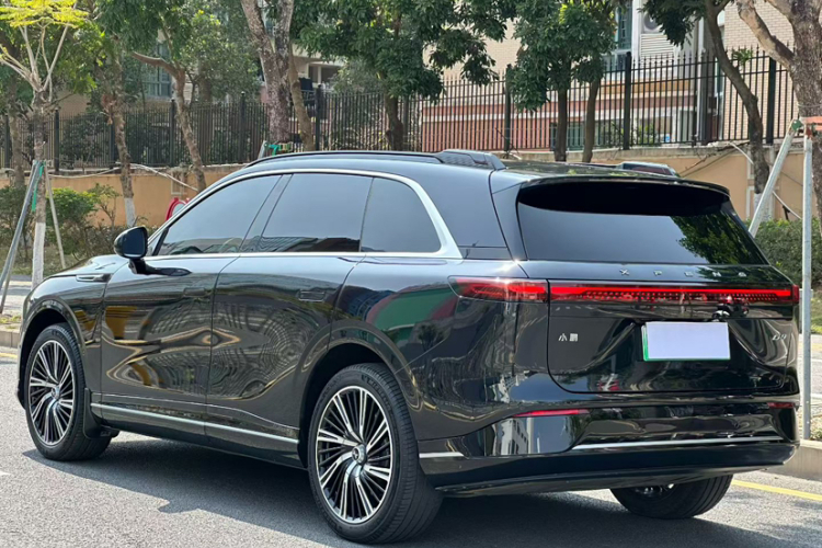 Xpeng G9 2023 صورة سيارة #9