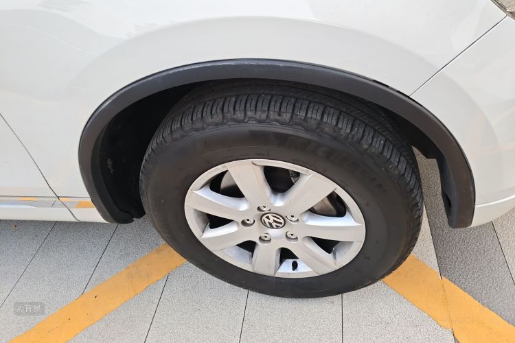 Volkswagen Touareg 2015 car image #9