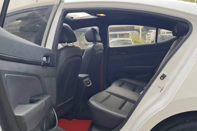 Hyundai Elantra AD 2020 immagine di auto #9