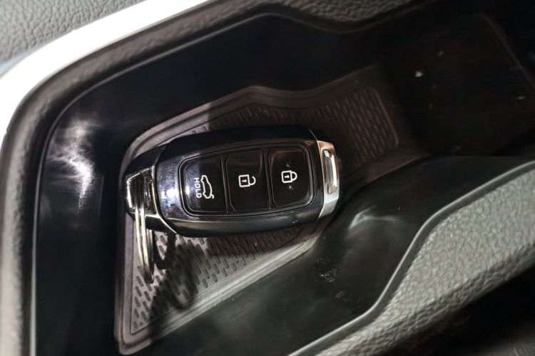 X3 PRO 2023 car image #9