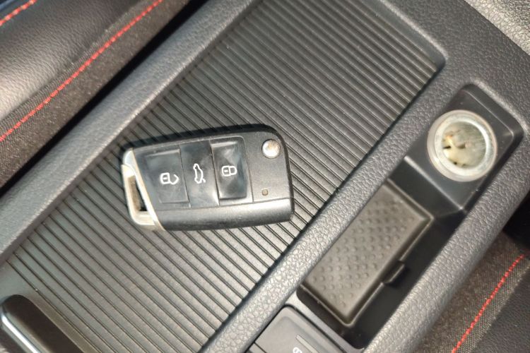 Volkswagen GolfGTI 2017 immagine di auto #9