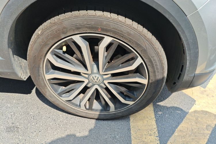 Volkswagen T-Roc 2020 car image #9