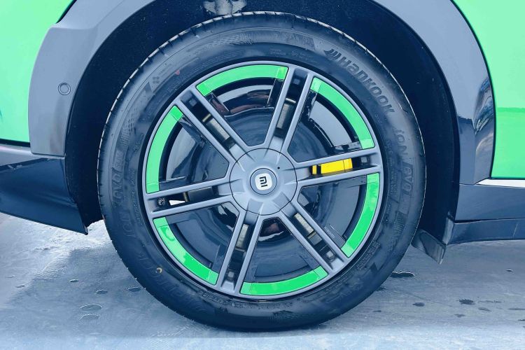 MI YU7 2025 car image #9