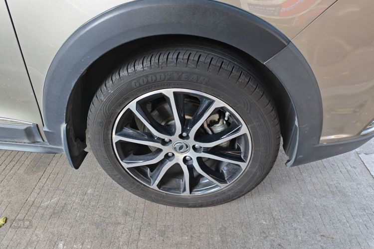 Forthing SX6 2016 car image #9