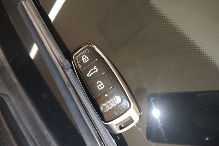 Audi A6L 2020 car image #9