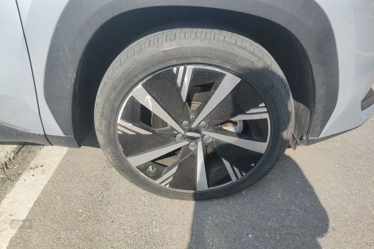GEELY Boyue L 2023 car image #9