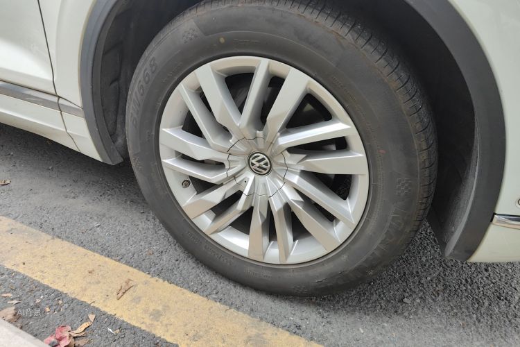 Volkswagen Touareg 2018 car image #9