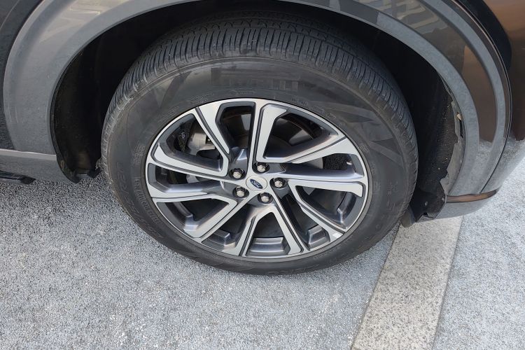 Ford Explorer 2023 image de voiture #9