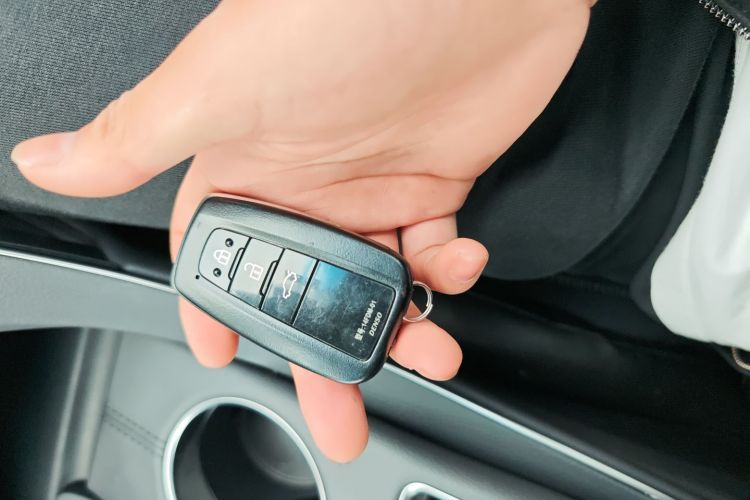 Toyota Avalon 2019 car image #9