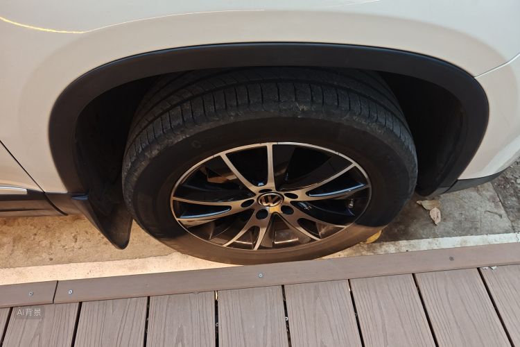 Volkswagen Tiguan 2014 car image #9