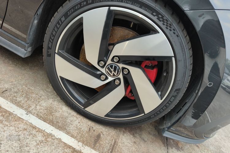 Volkswagen GolfGTI 2021 immagine di auto #9