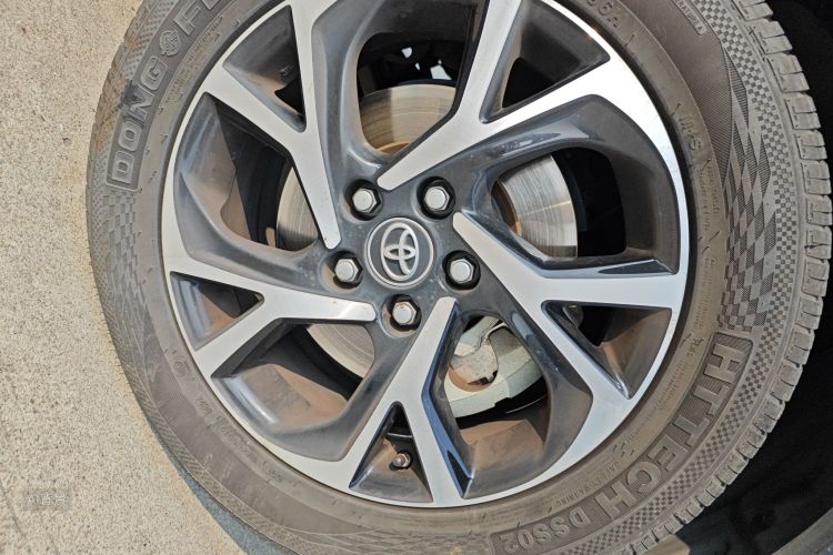 Toyota C-HR 2019 car image #9