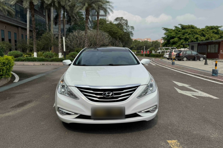Hyundai Sonata 2015 car image #9