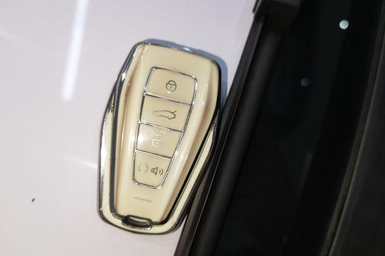 GEELY Binray 2022 car image #9