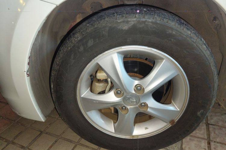 Hyundai Reina 2016 car image #9