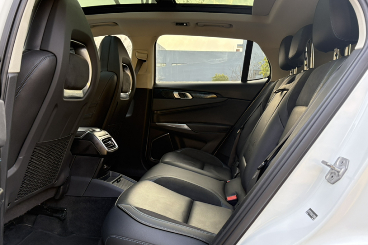 Lynk & Co 01 EM-P 2018 car image #9