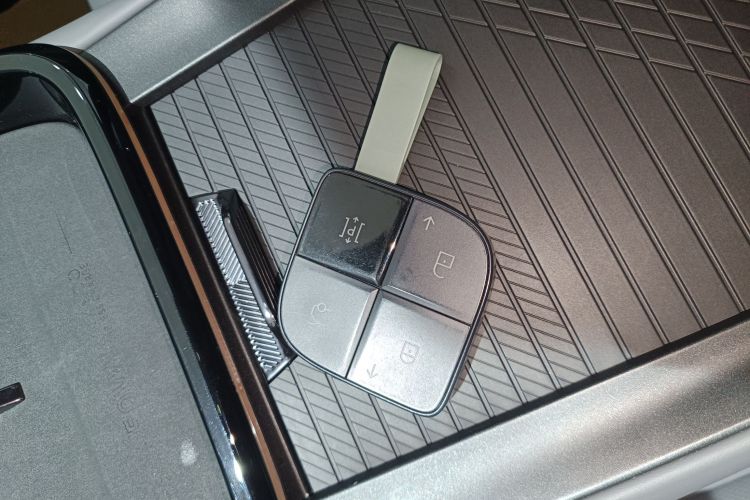 Lynk & Co 08 EM-P 2025 #9 Lynk & Co 08 EM-P 2025 car image #9