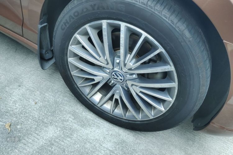 Volkswagen Lamando 2015 car image #9