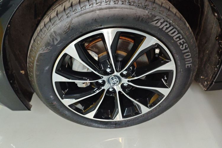 Toyota Avalon 2023 car image #9